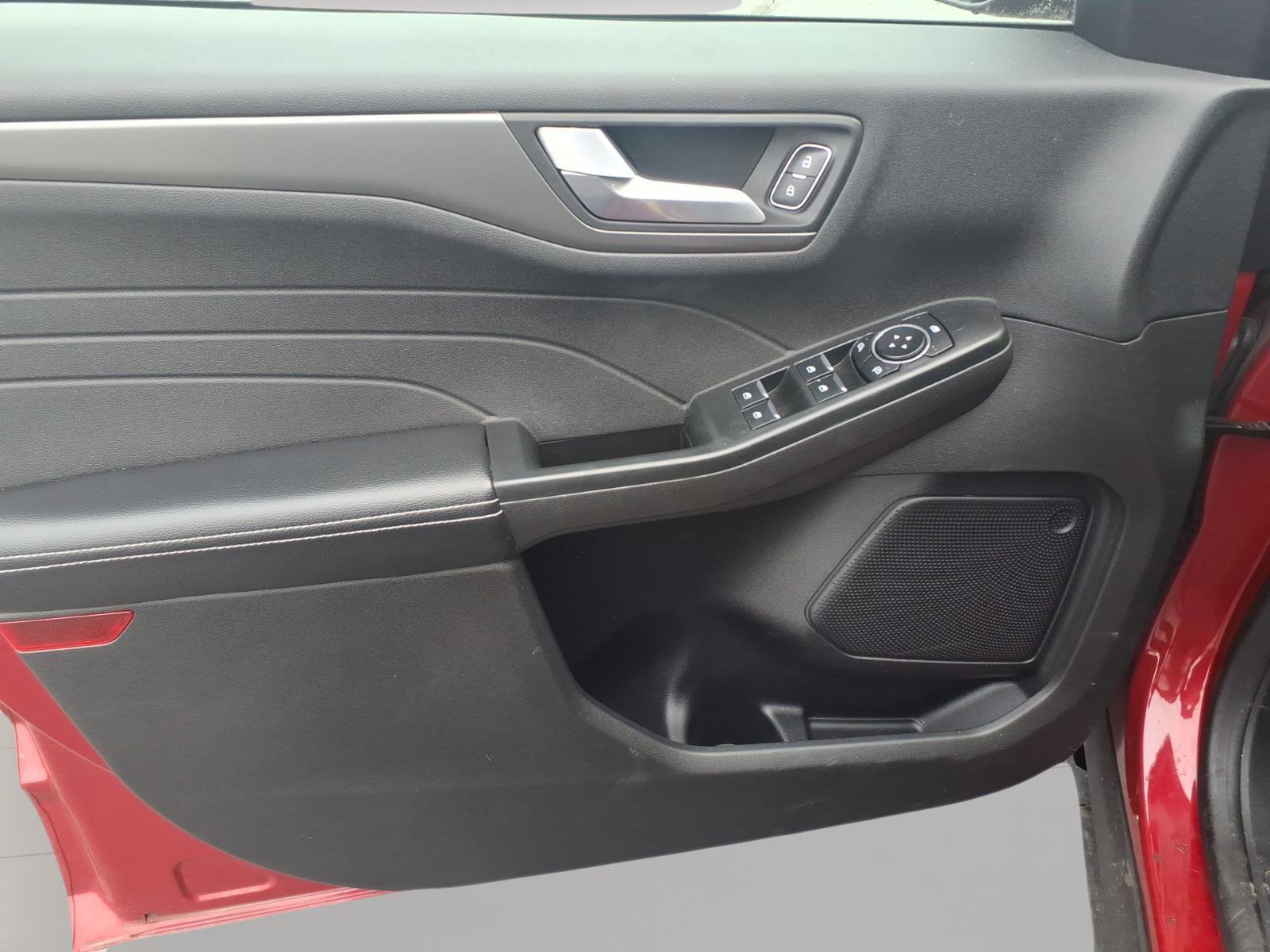 Used 2023 Ford Escape SE image 11