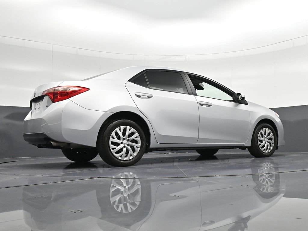 Used 2018 Toyota Corolla LE FWD image 29
