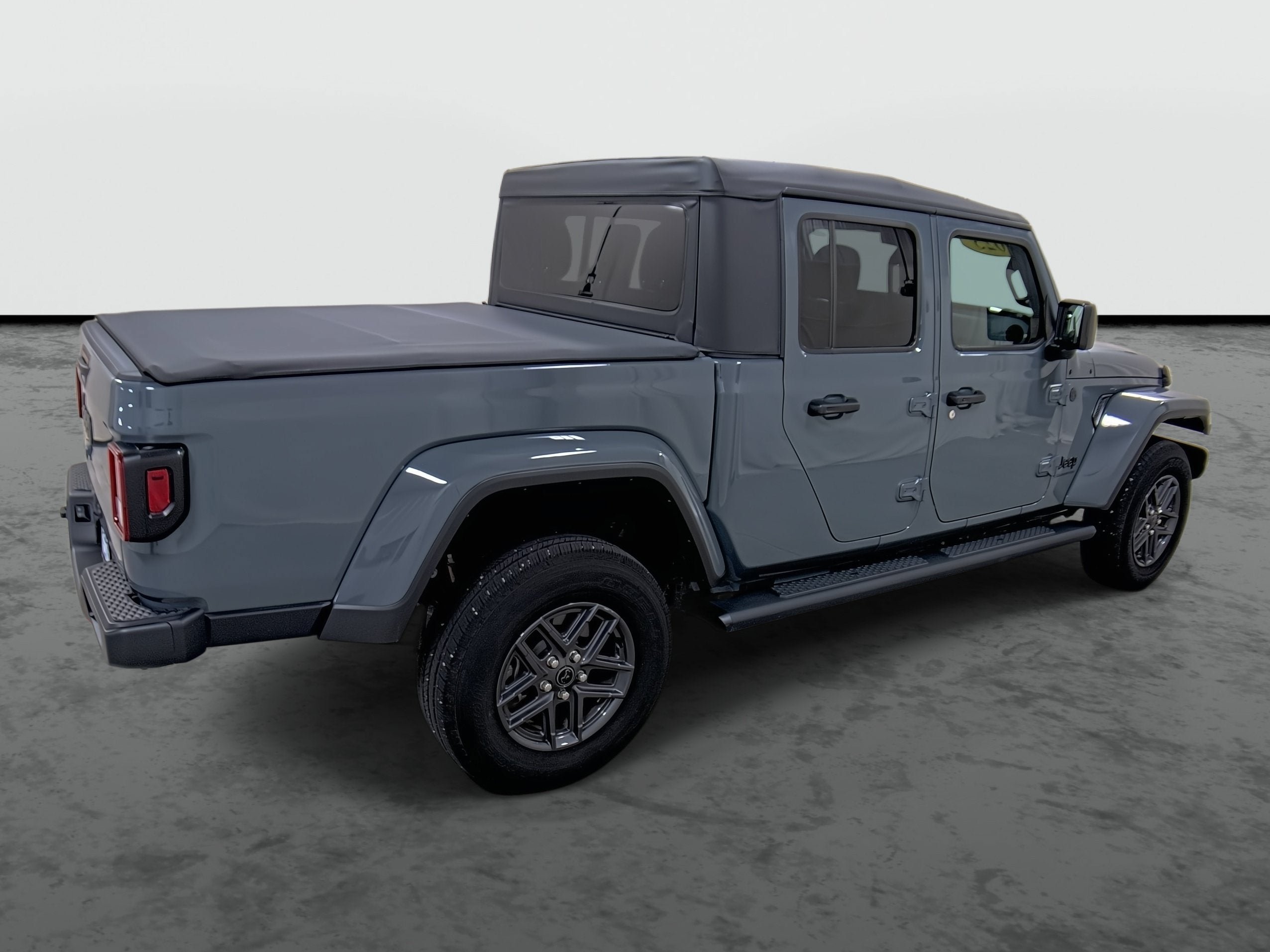 Used 2025 Jeep Gladiator Sport AWD/4WD image 4
