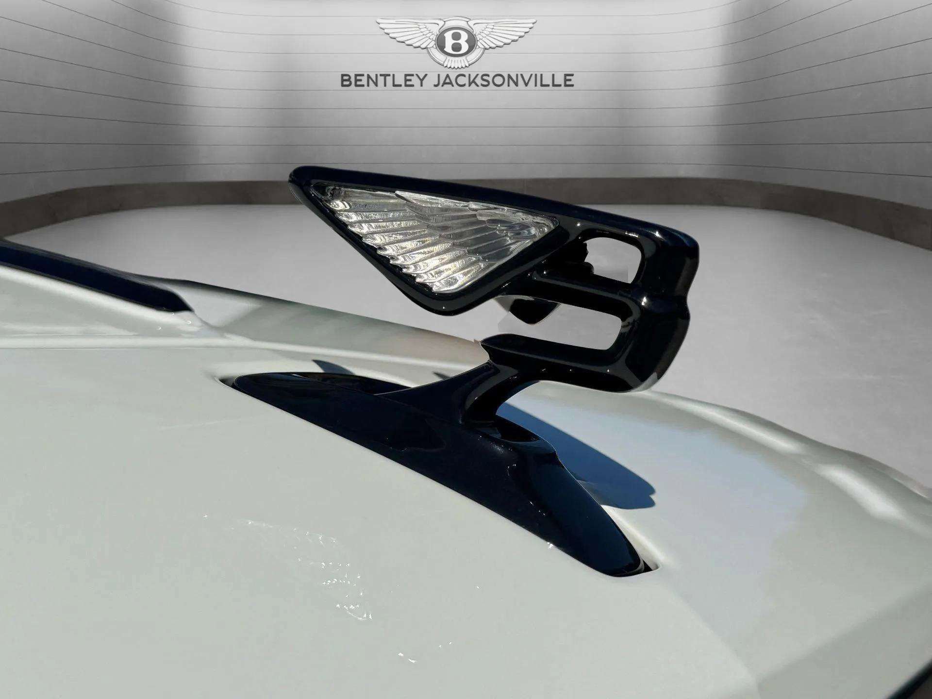 Used 2025 Bentley Flying Spur Plug-In Hybrid image 21