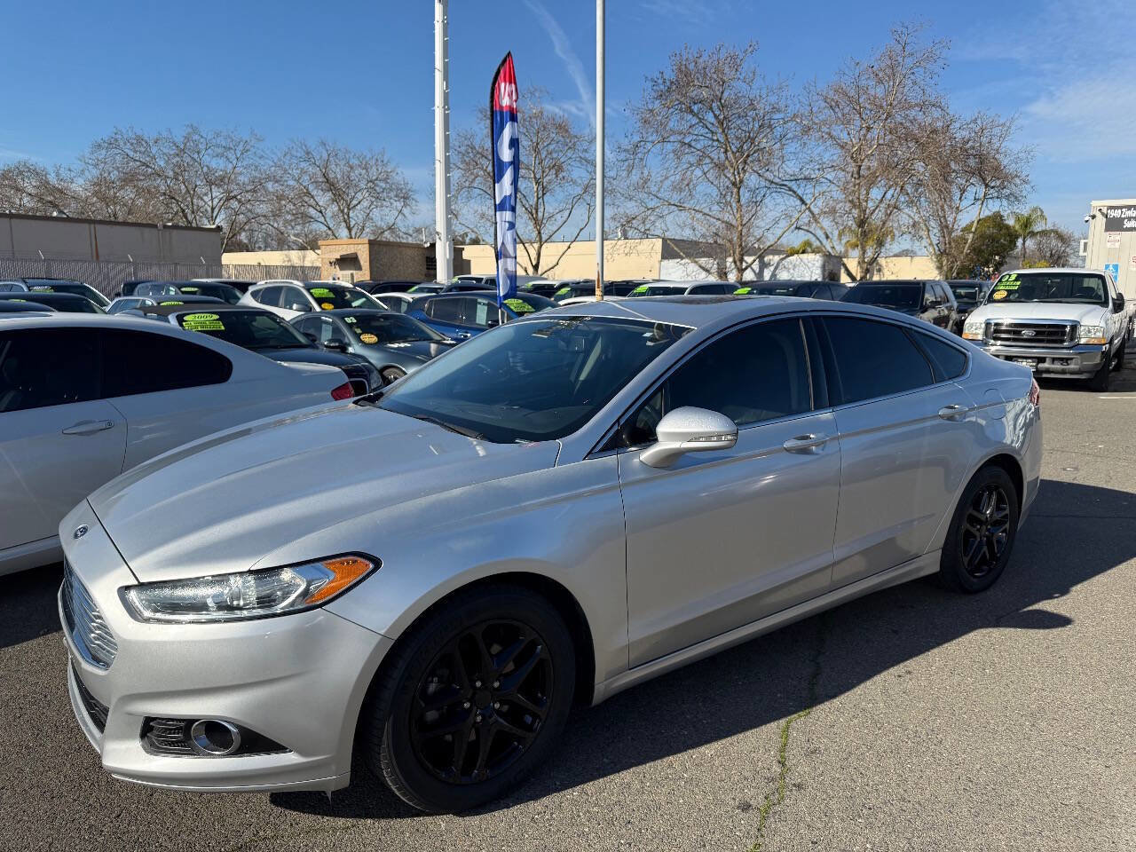 Used 2016 Ford Fusion SE w/ Equipment Group 202A image 3
