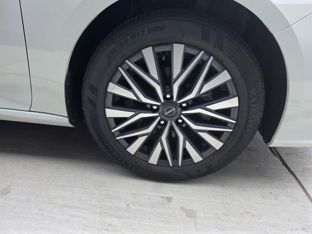 Used 2025 Nissan Altima 2.5 SV image 17