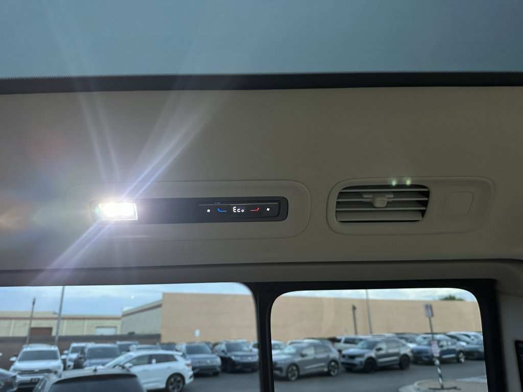 Used 2025 Volkswagen ID. Buzz 1st Edition image 38