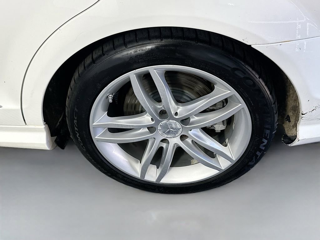 Used 2013 Mercedes-Benz C 300 4MATIC Sedan image 32