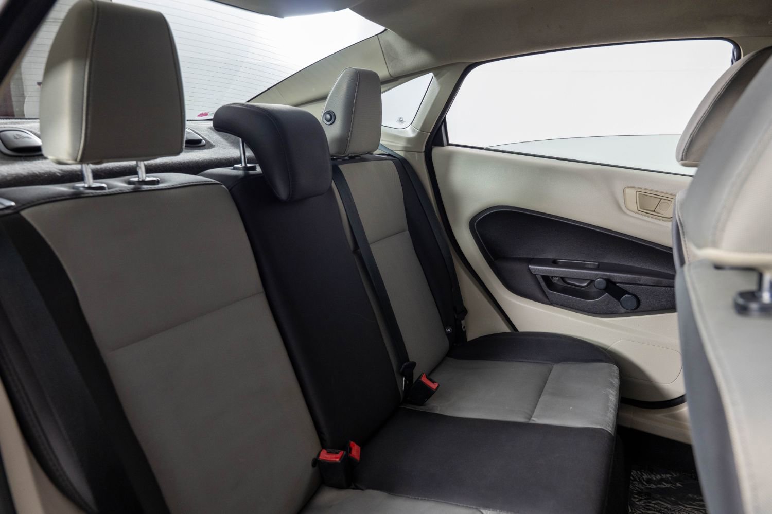 Used 2012 Ford Fiesta S image 23