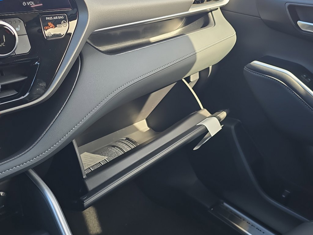 New 2025 Toyota Highlander XLE image 34