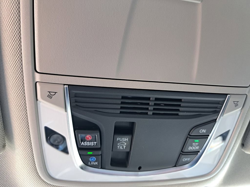 Certified 2025 Acura TLX w/ Technology Package image 17