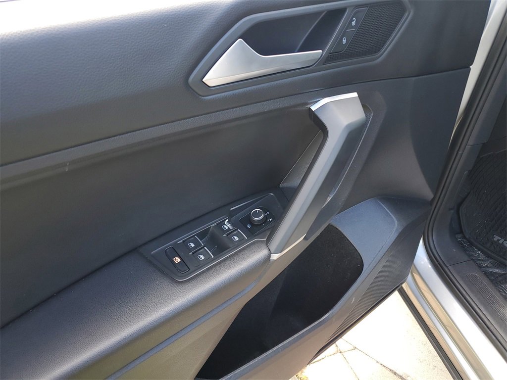 Used 2020 Volkswagen Tiguan SE image 15