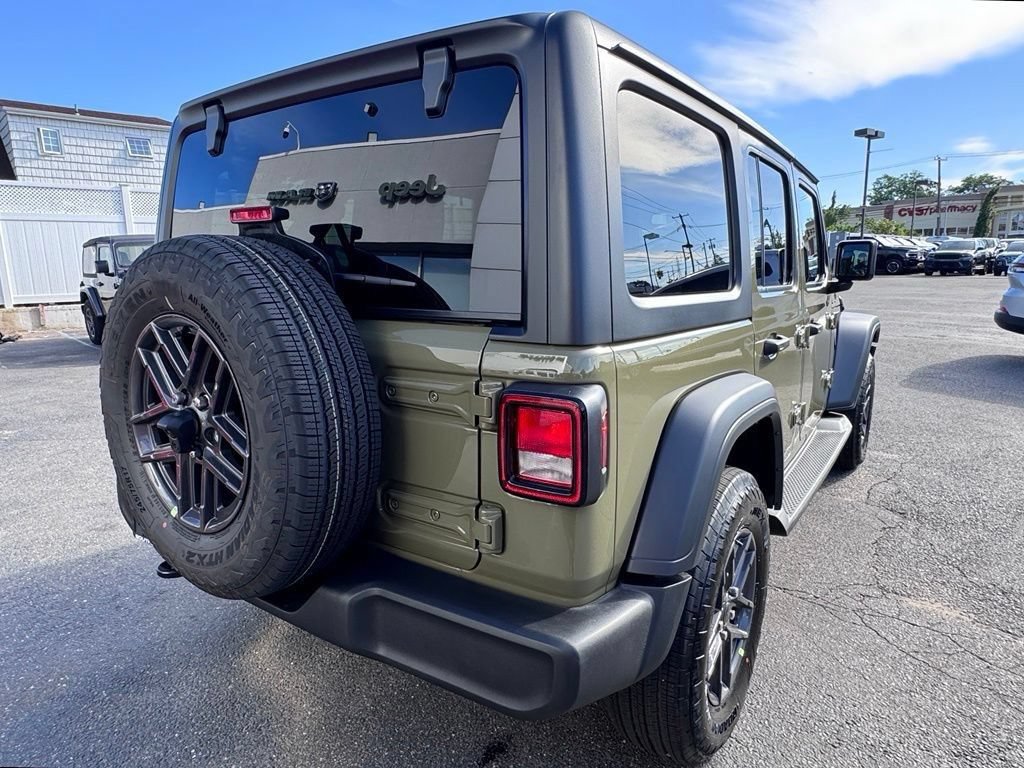 New 2026 Jeep Wrangler Unlimited Sahara w/ Safety Group AWD/4WD image 7