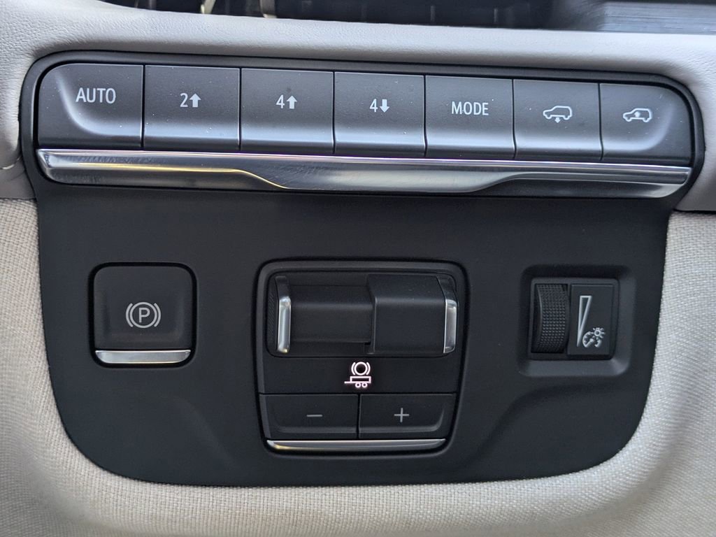 Certified 2024 Cadillac Escalade ESV Premium Luxury Platinum w/ Heavy-Duty Trailer Package image 33