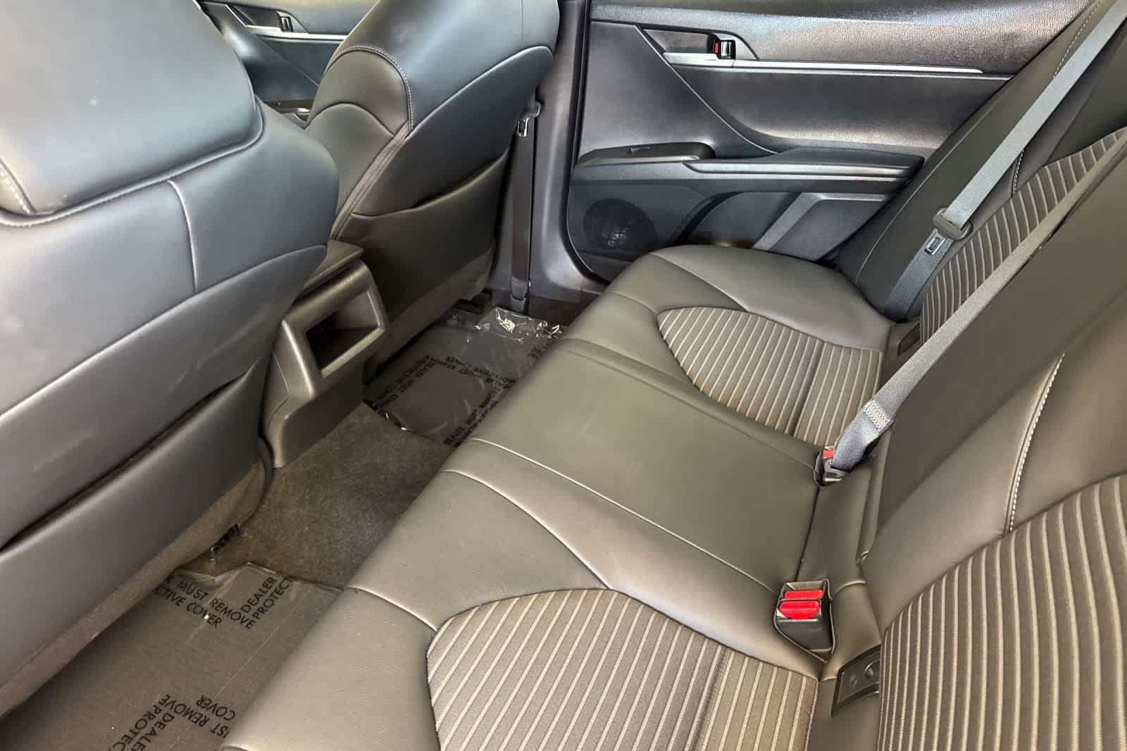 Used 2023 Toyota Camry SE w/ Convenience Package FWD image 4