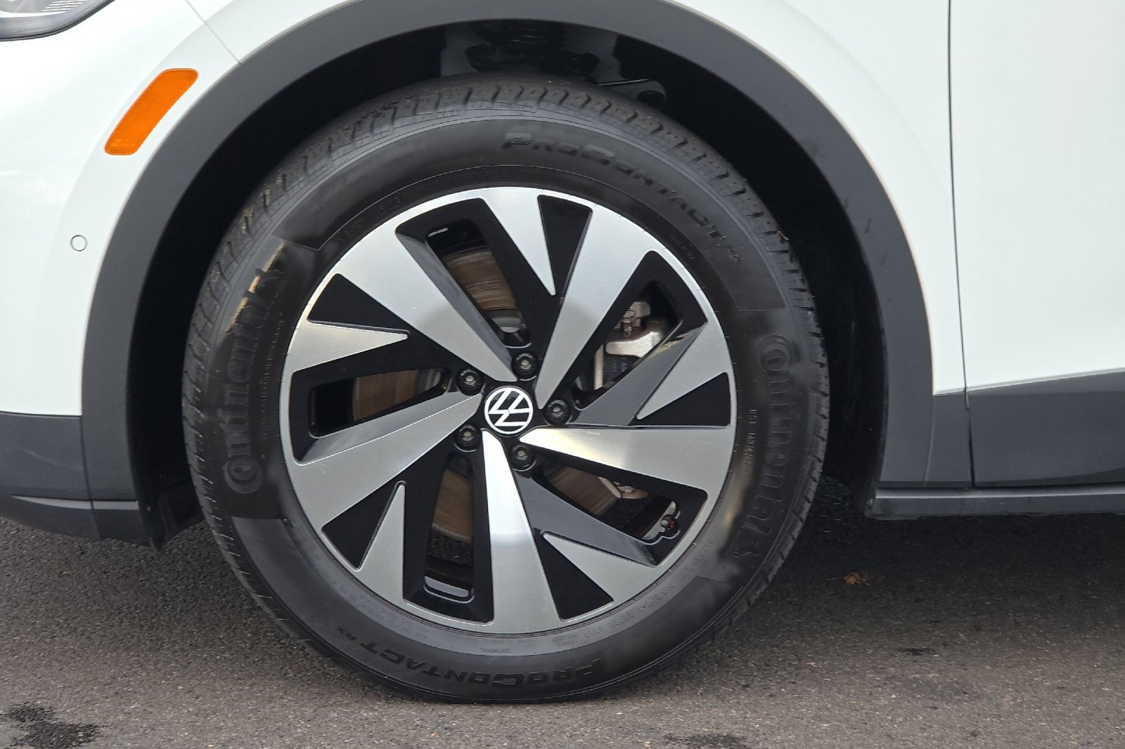 Used 2023 Volkswagen ID.4 2WD image 32