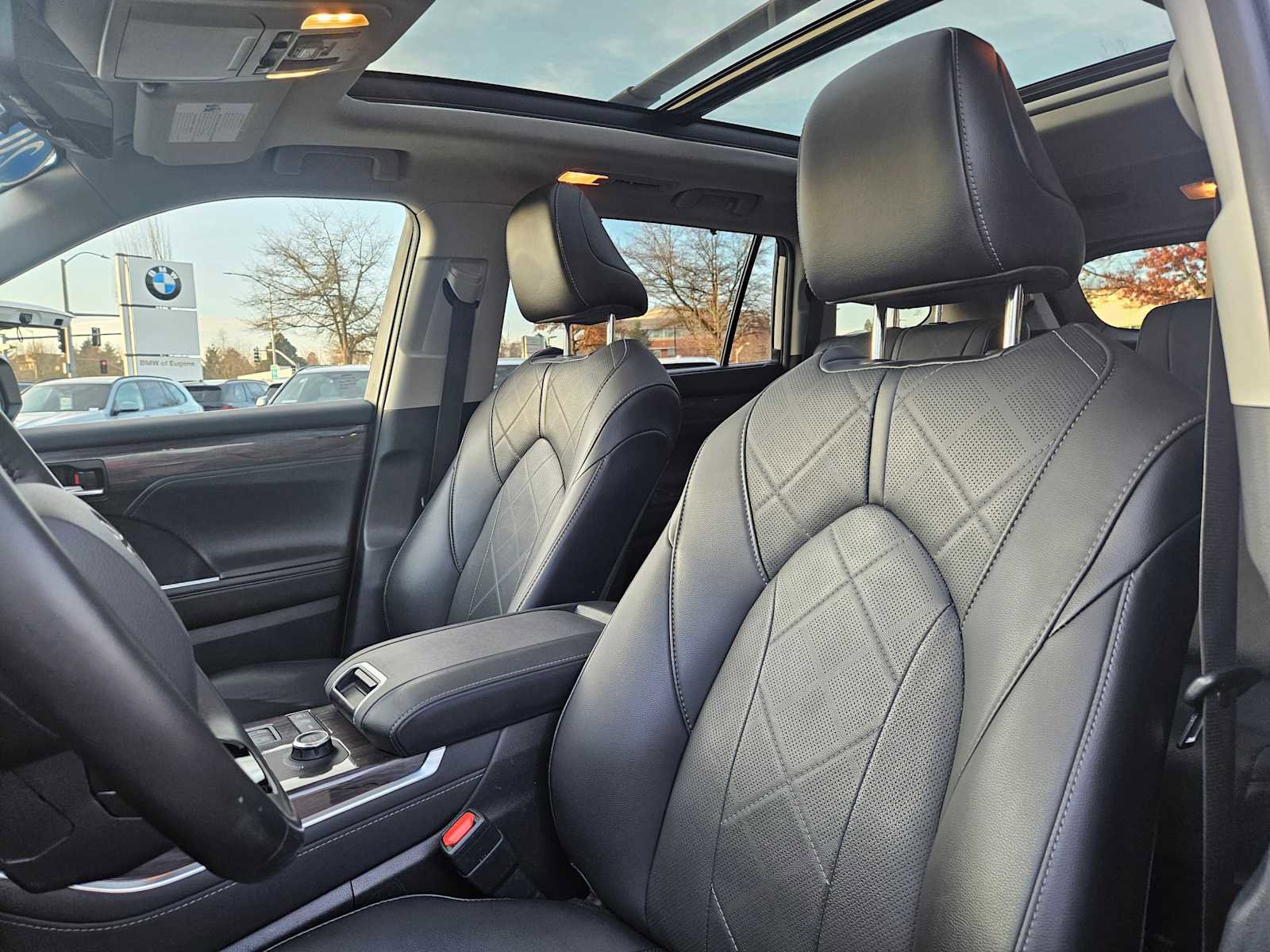 Used 2021 Toyota Highlander Platinum image 25