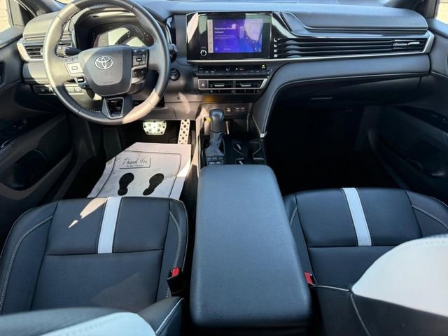 Used 2025 Toyota Camry SE image 11