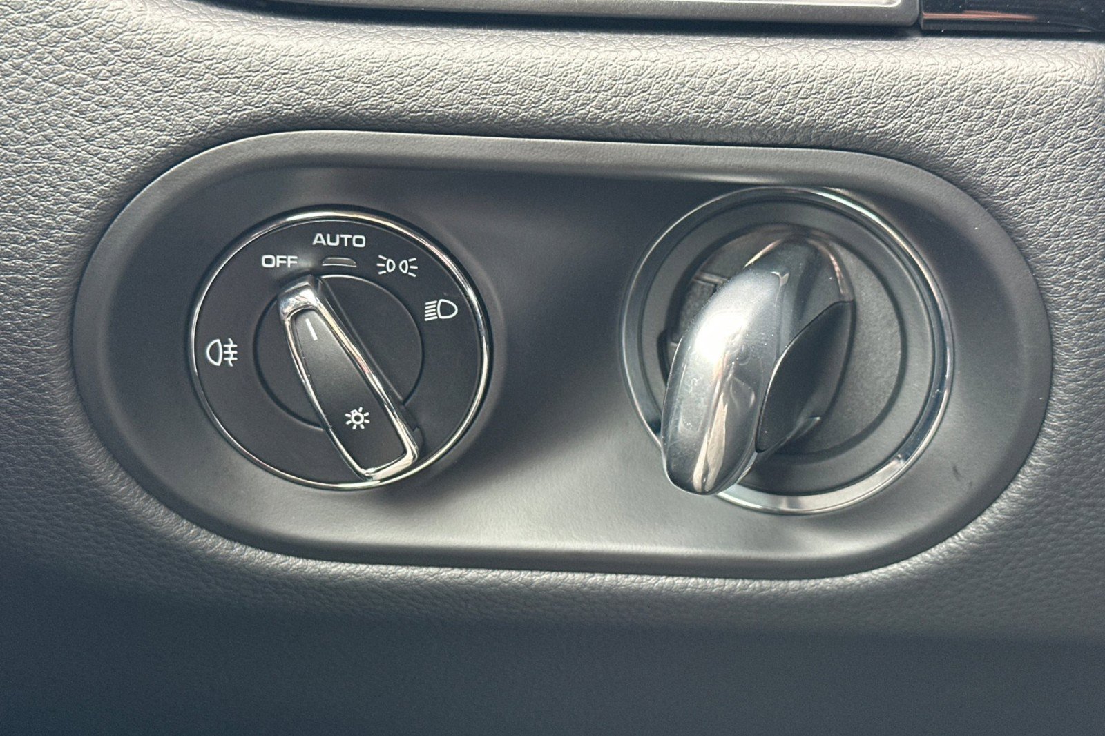 Used 2025 Porsche Macan image 23