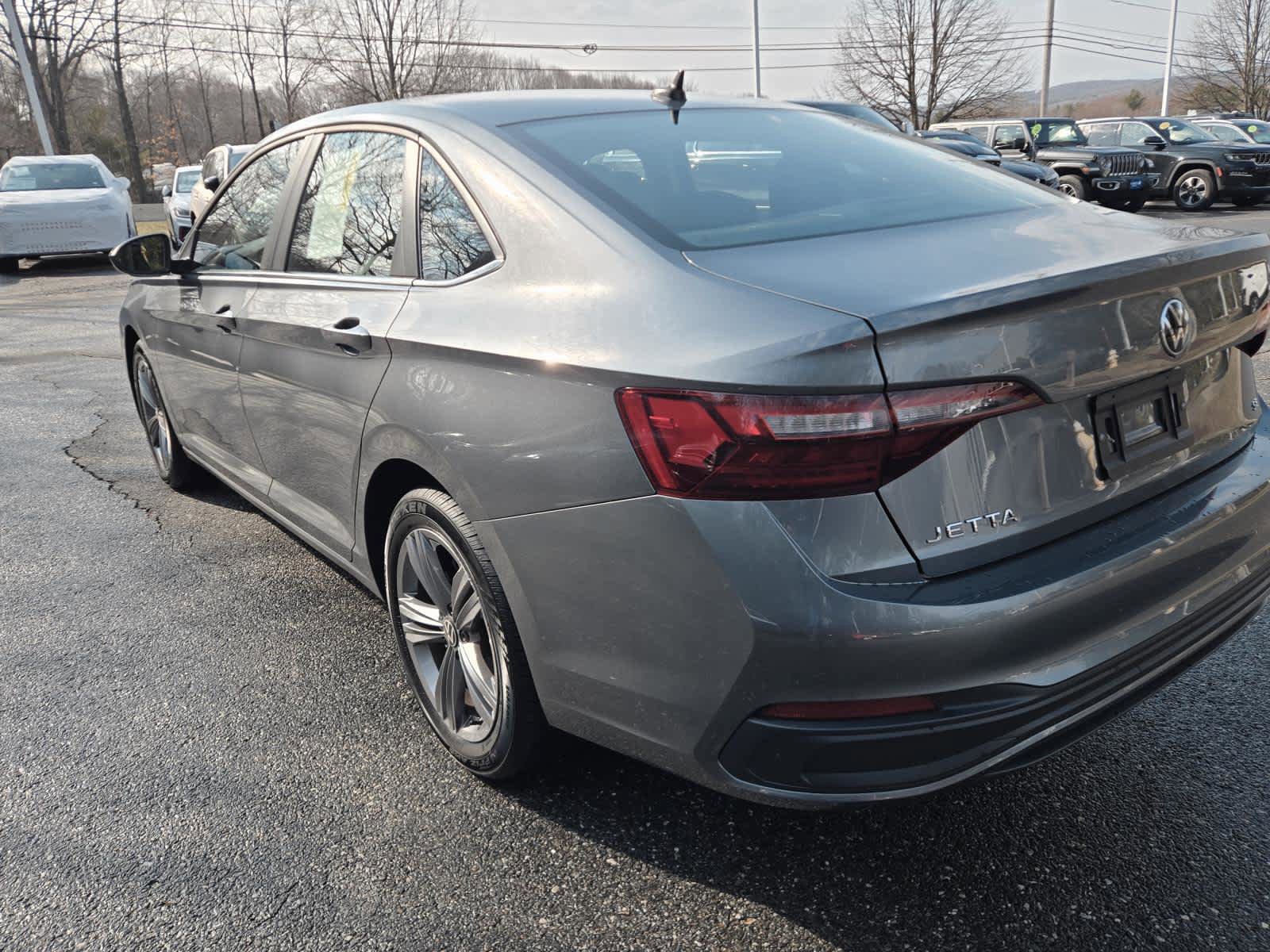 Certified 2024 Volkswagen Jetta SE image 5