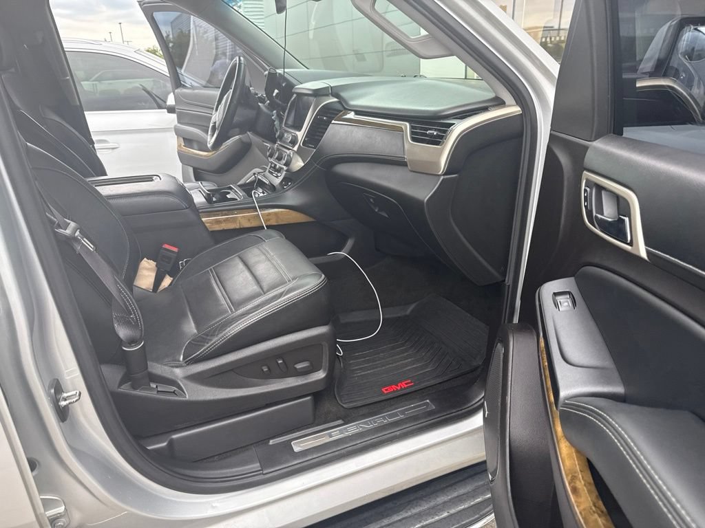 Used 2016 GMC Yukon Denali w/ Open Road Package AWD/4WD image 20