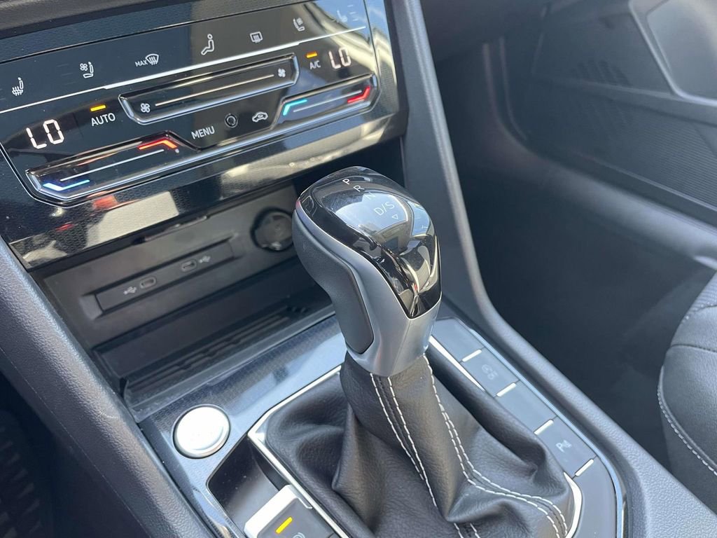 Used 2025 Volkswagen Taos SEL AWD/4WD image 30