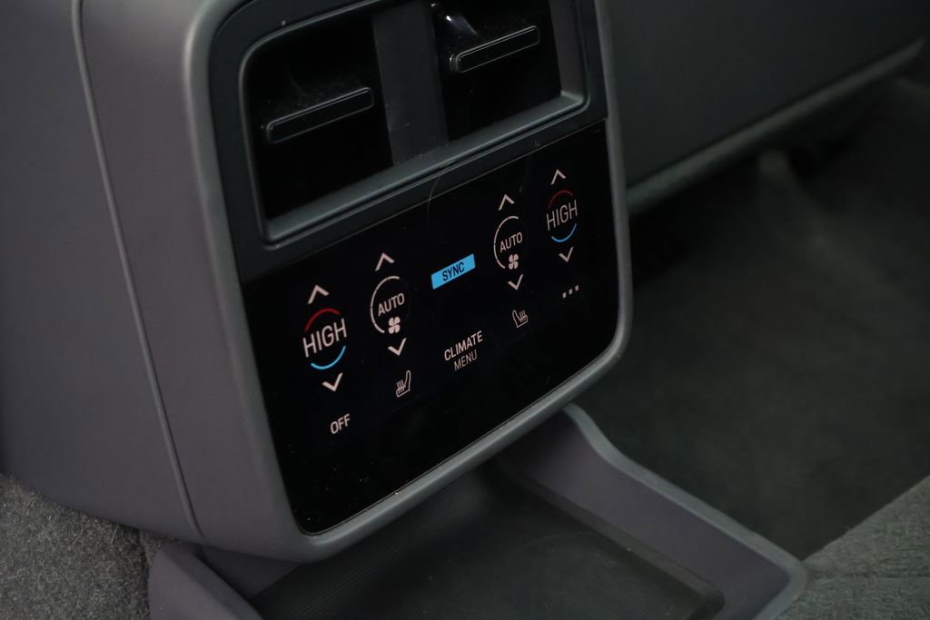 Used 2022 Porsche Taycan image 46