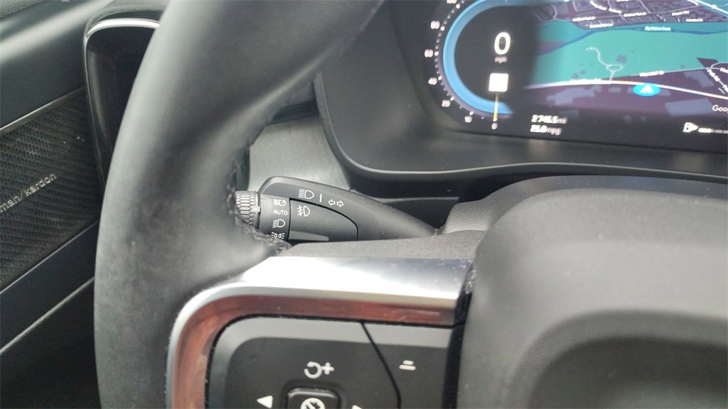 Used 2024 Volvo XC40 B5 Plus w/ Protection Package Premier image 17