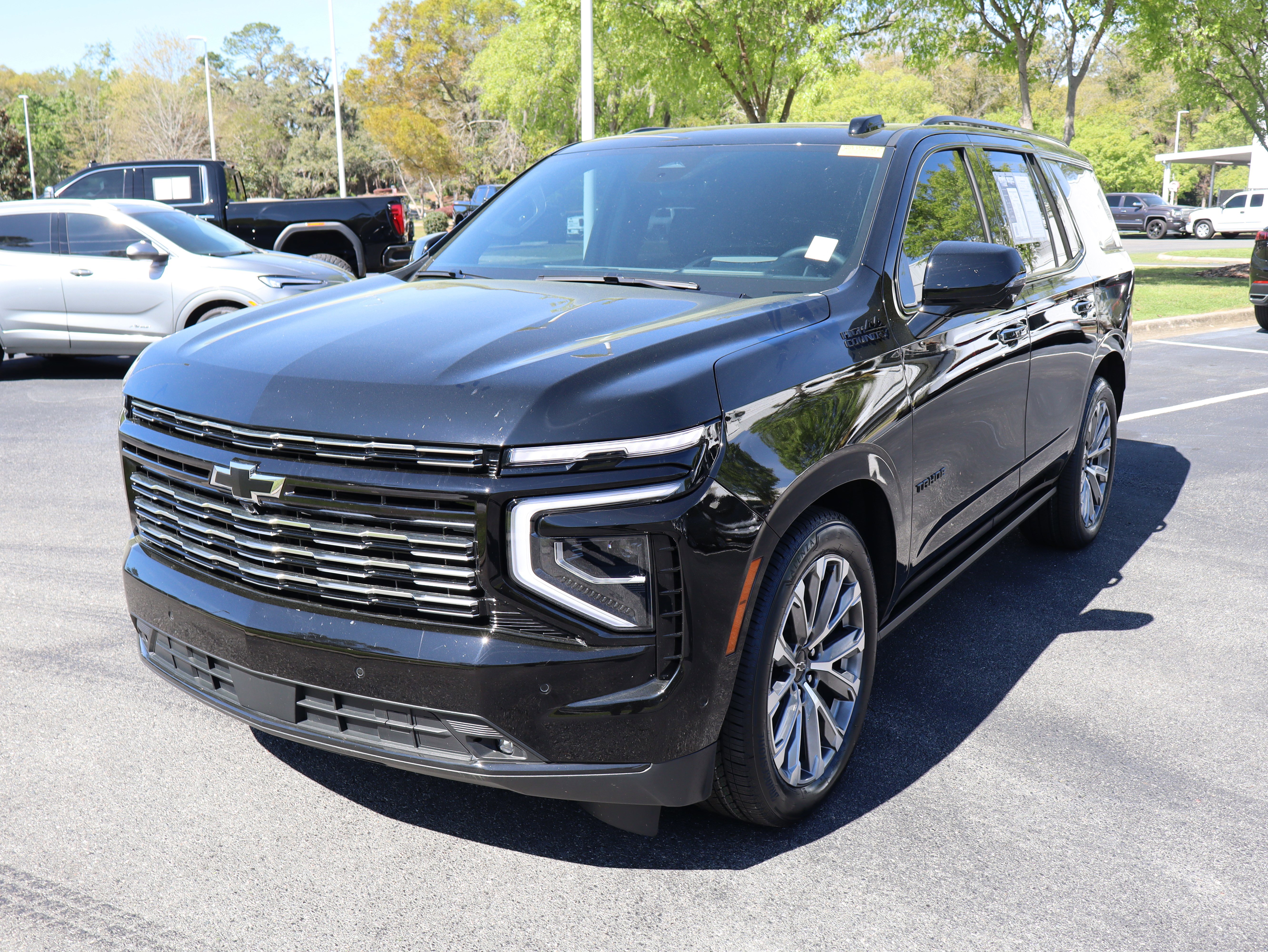 Used 2025 Chevrolet Tahoe High Country AWD/4WD image 5