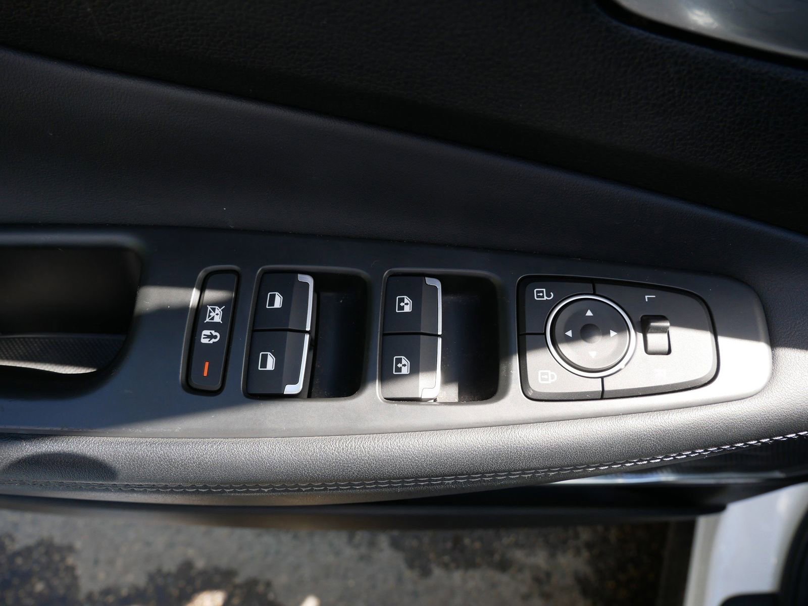 Used 2019 Hyundai Santa Fe Limited AWD/4WD image 16