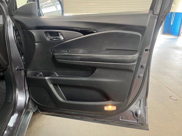 Used 2017 Honda Pilot Touring image 13