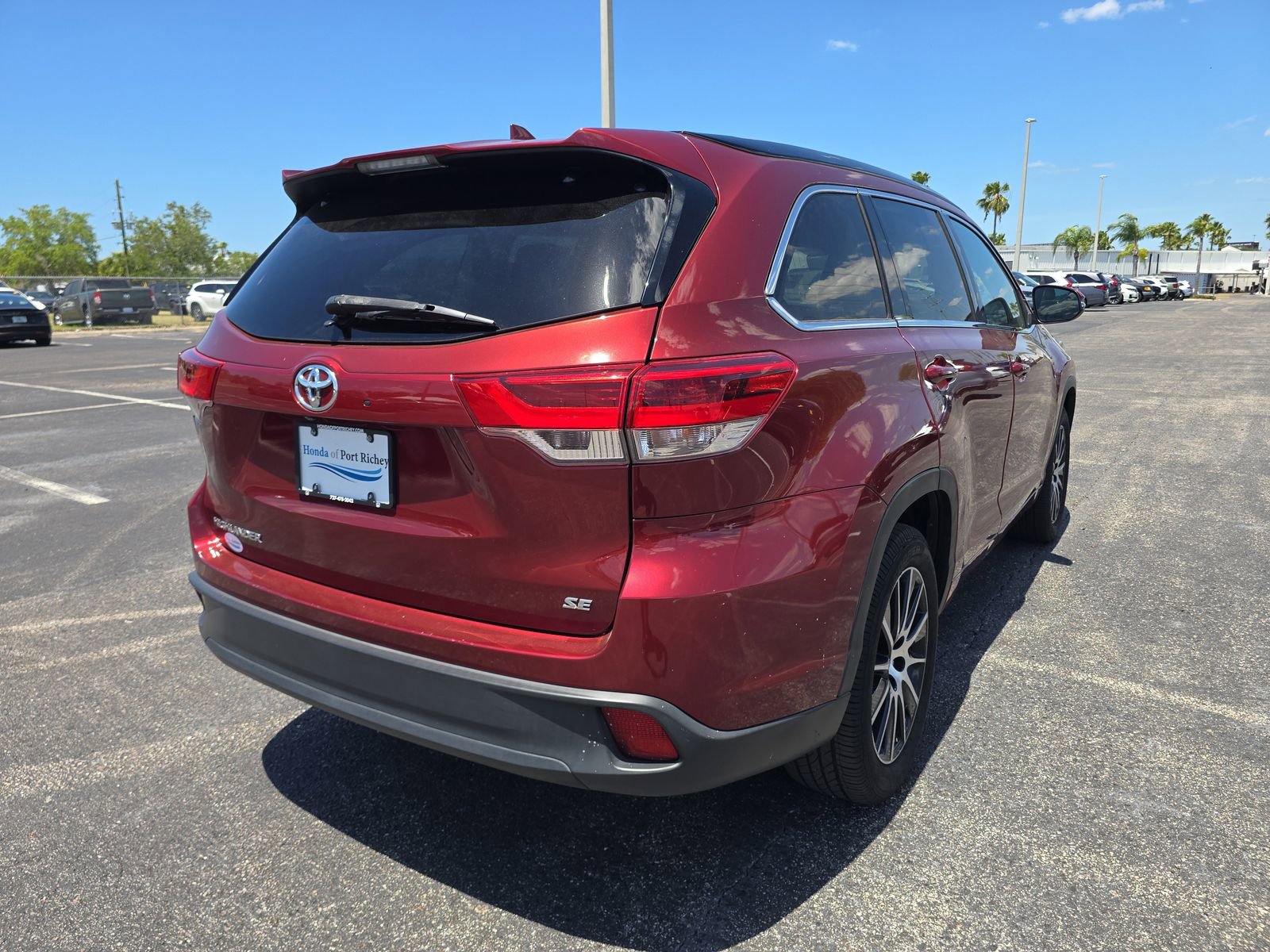 Used 2018 Toyota Highlander SE FWD image 4
