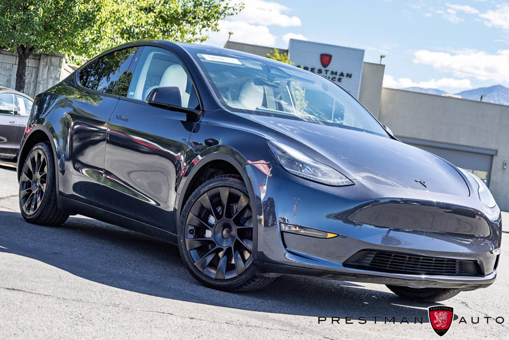 Used 2024 Tesla Model Y Long Range AWD/4WD image 1