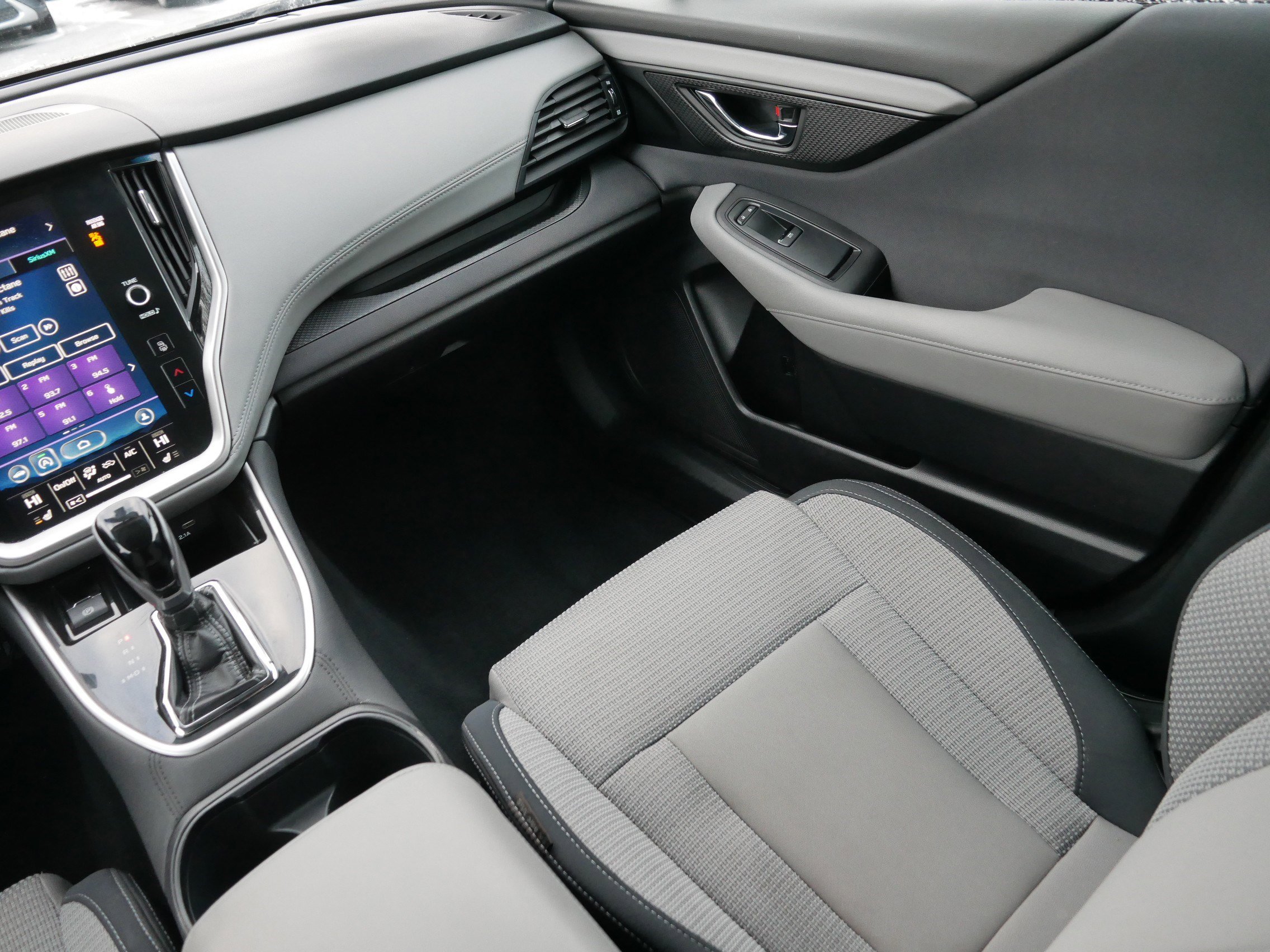 Used 2020 Subaru Outback Premium image 11