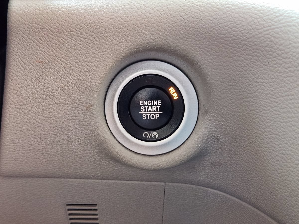 Used 2022 Chrysler Pacifica Touring-L FWD image 41