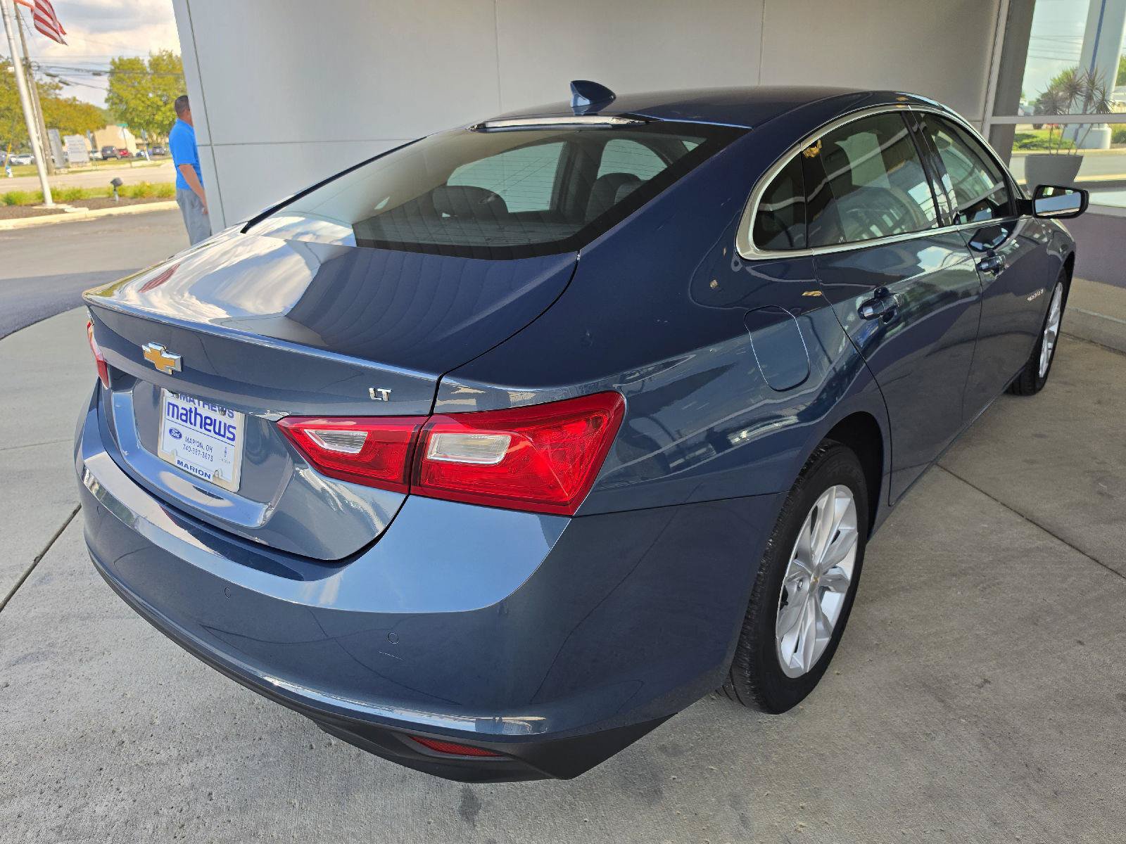 Used 2025 Chevrolet Malibu LT FWD image 4