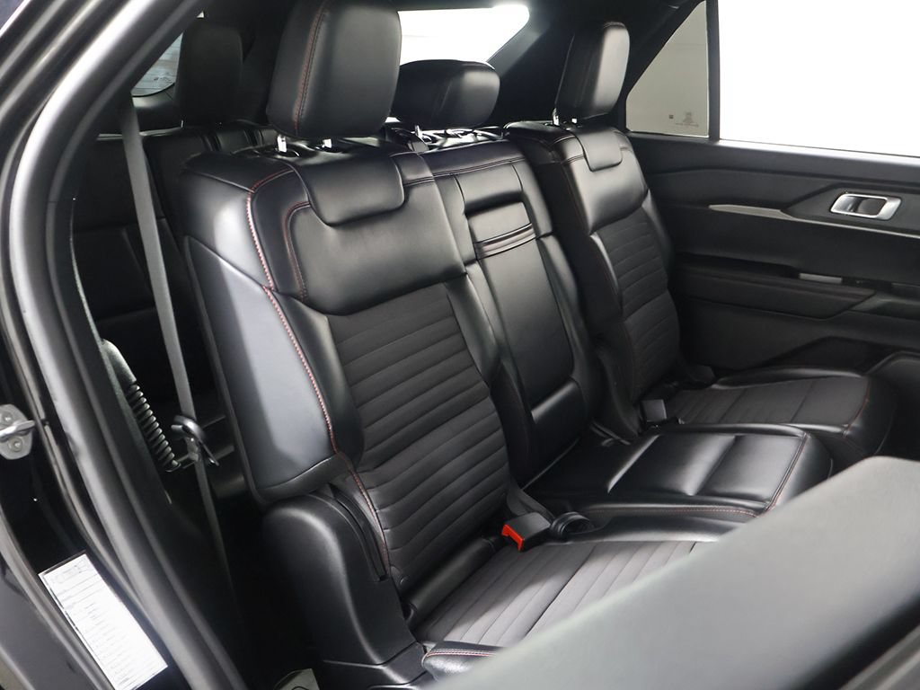 Used 2025 Ford Explorer ST-Line w/ ST-Line Street Pack AWD/4WD image 33