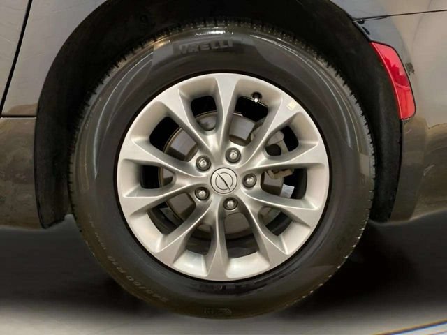 Used 2026 Chrysler Pacifica Limited FWD image 89