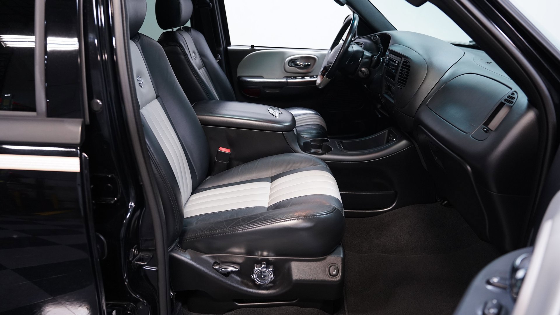 Used 2003 Ford F150 Harley-Davidson RWD image 39