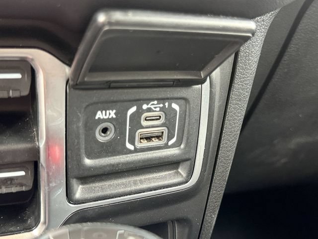 Used 2026 Jeep Wrangler Unlimited Sahara AWD/4WD image 45