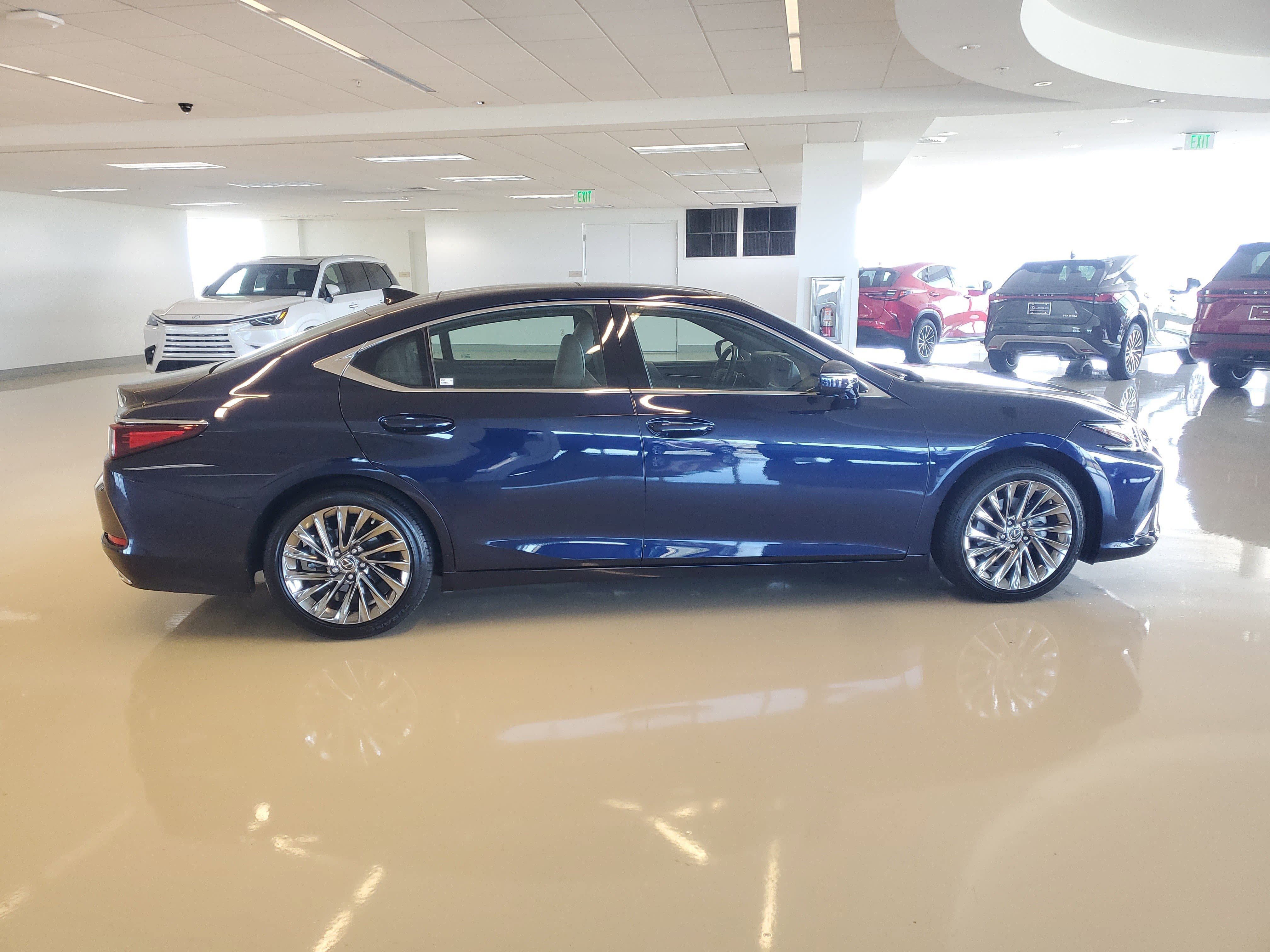 Used 2025 Lexus ES 350 Ultra Luxury w/ Accessory Package (Z2) FWD image 12