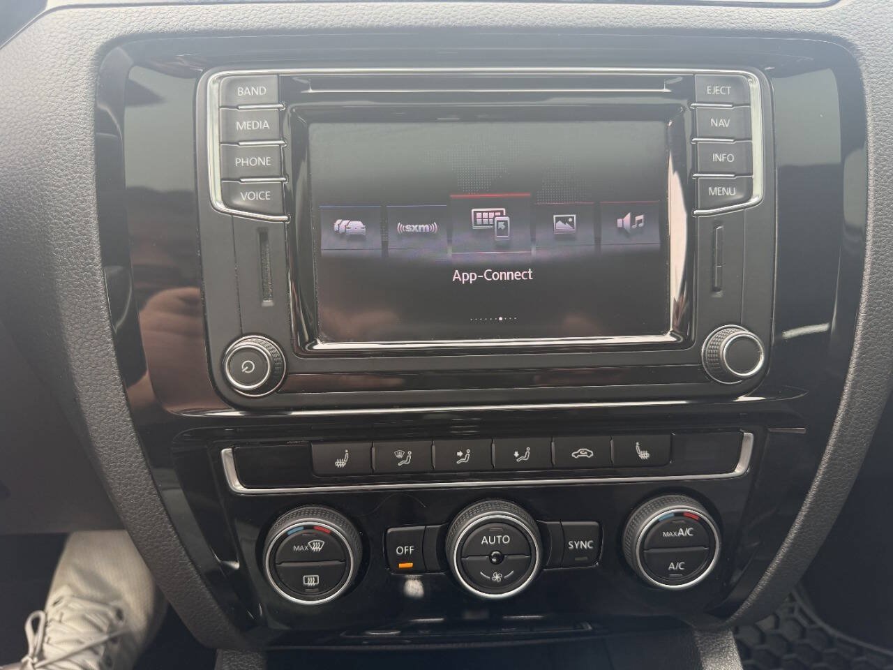 Used 2017 Volkswagen Jetta GLI FWD image 34