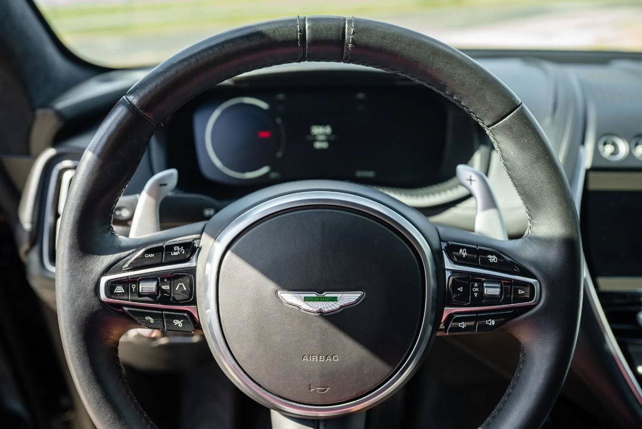 Used 2021 Aston Martin DBX AWD/4WD image 22