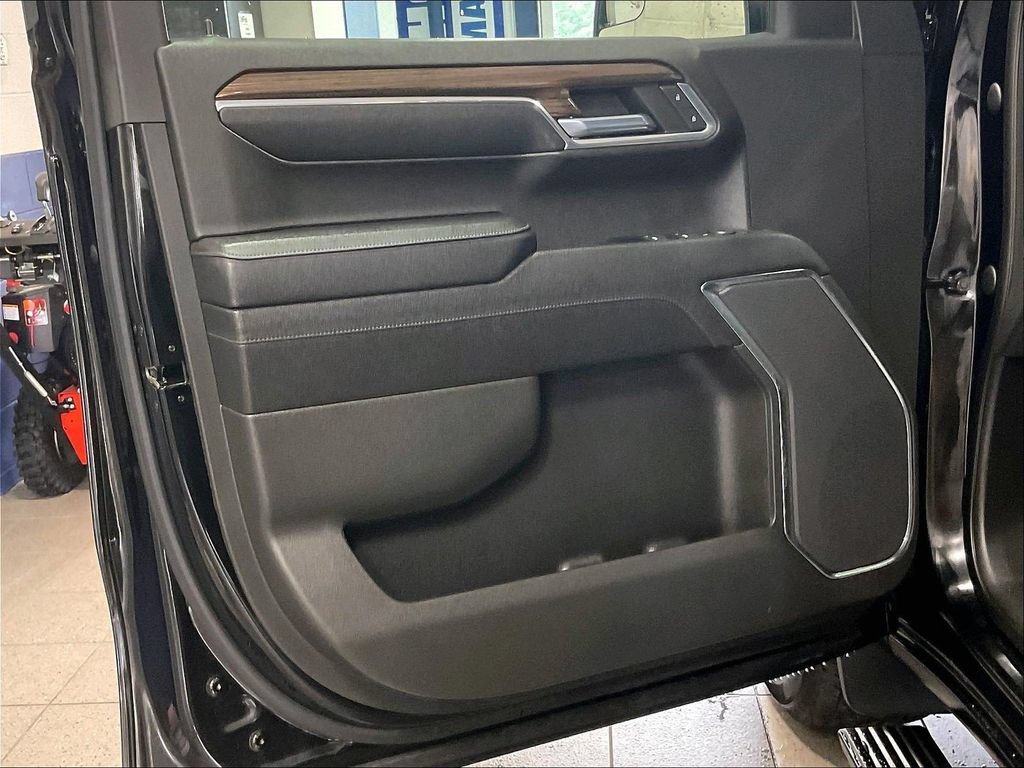Used 2023 Chevrolet Silverado 1500 LT AWD/4WD image 9