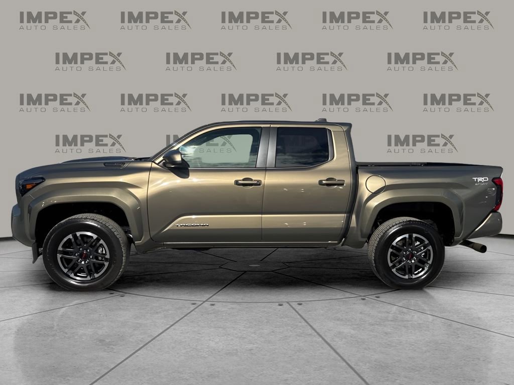 Used 2025 Toyota Tacoma TRD Sport AWD/4WD image 2