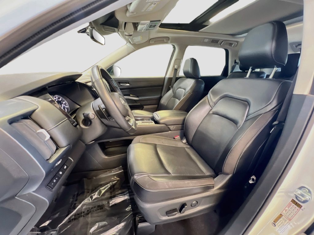 Used 2024 Nissan Pathfinder SL w/ SL Premium Package FWD image 20