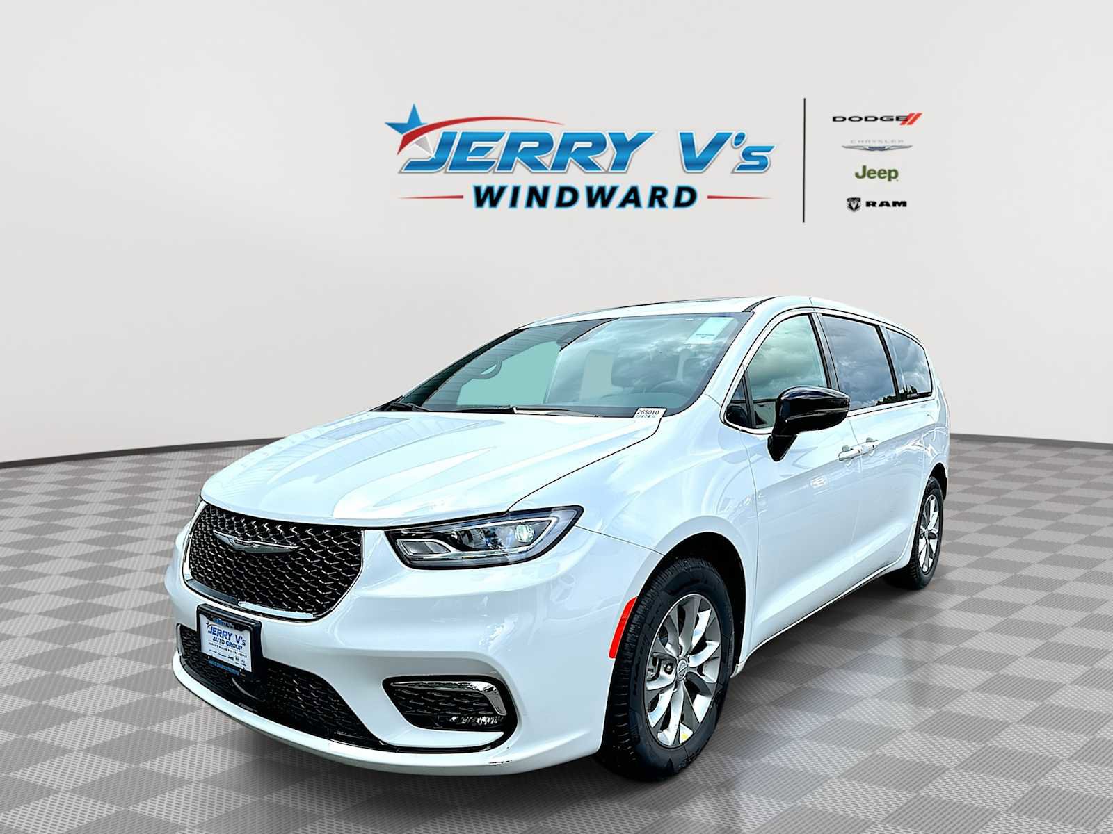 New 2026 Chrysler Pacifica Limited w/ Trailer Tow Group image 1