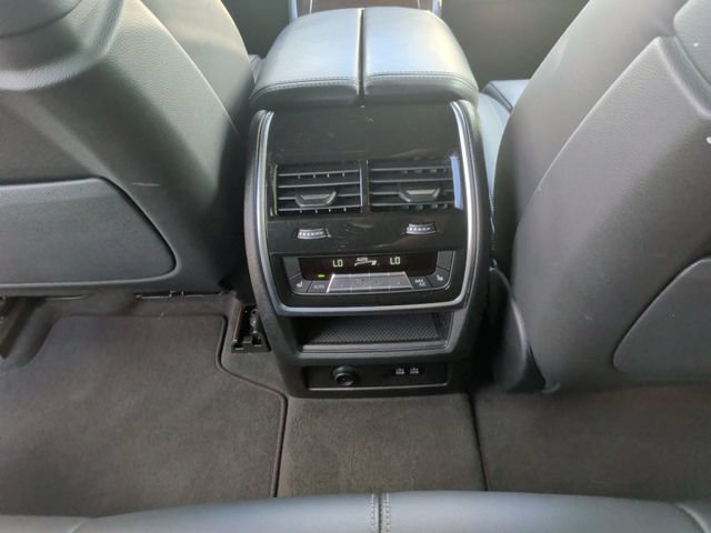 Used 2025 BMW X5 xDrive50e AWD/4WD image 24