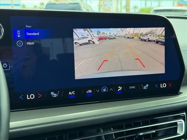 Certified 2025 Chevrolet Traverse LT FWD image 21