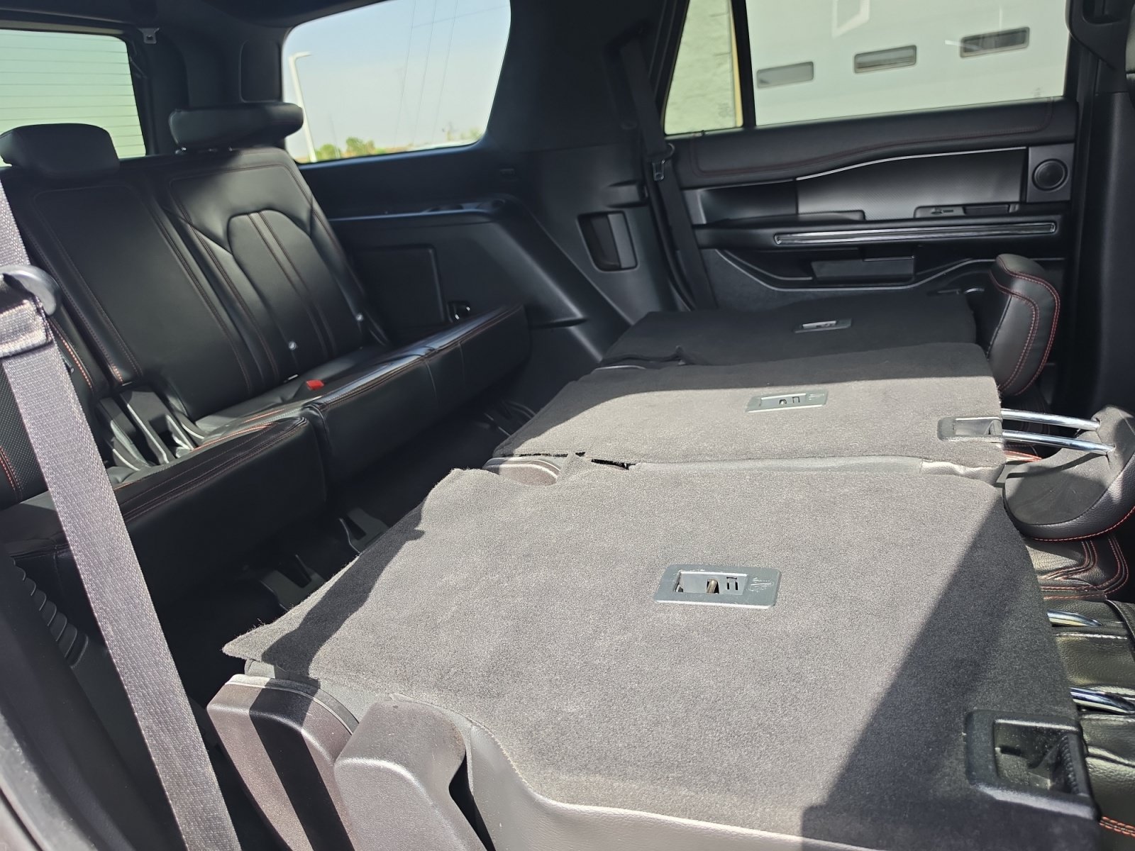 Used 2019 Ford Expedition Limited w/ Equipment Group 303A RWD image 31