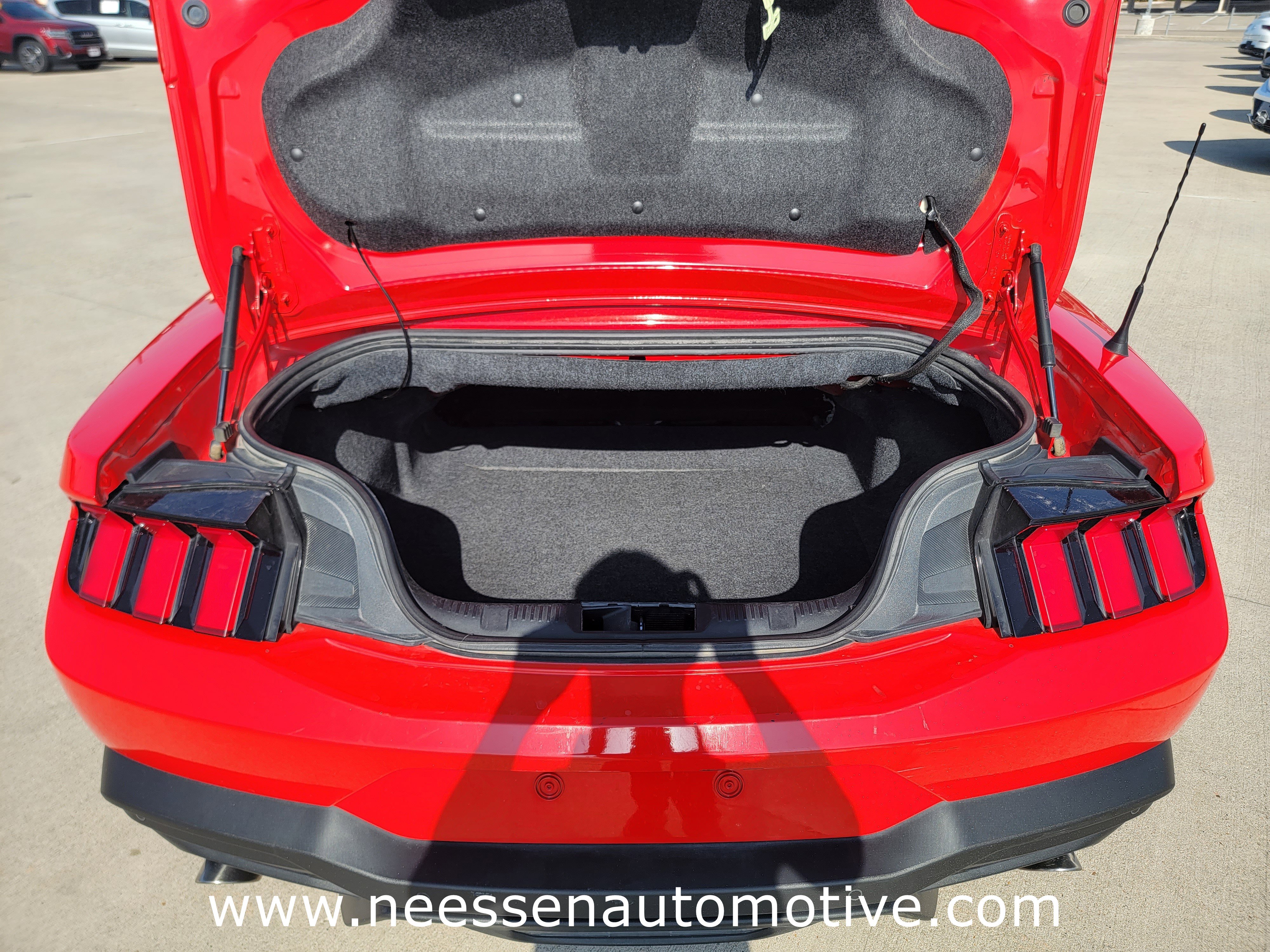 Used 2024 Ford Mustang Convertible image 30