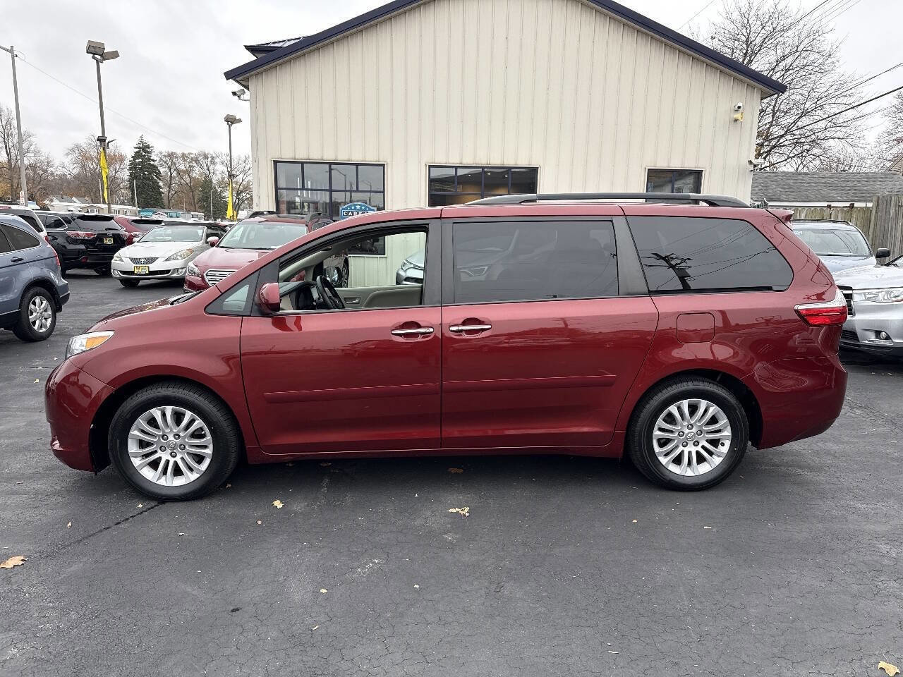 Used 2015 Toyota Sienna image 8