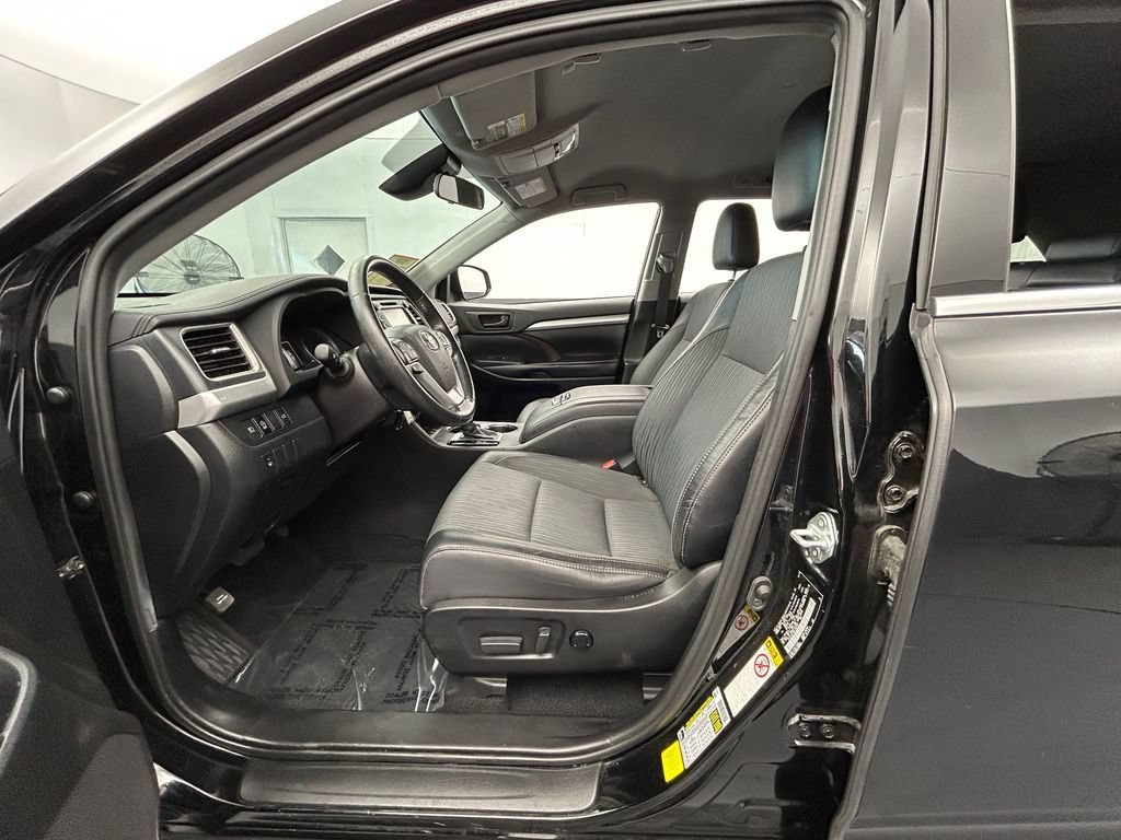 Used 2019 Toyota Highlander Plus FWD image 48