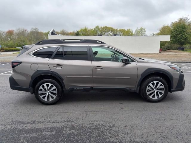 Used 2024 Subaru Outback Premium AWD/4WD image 4